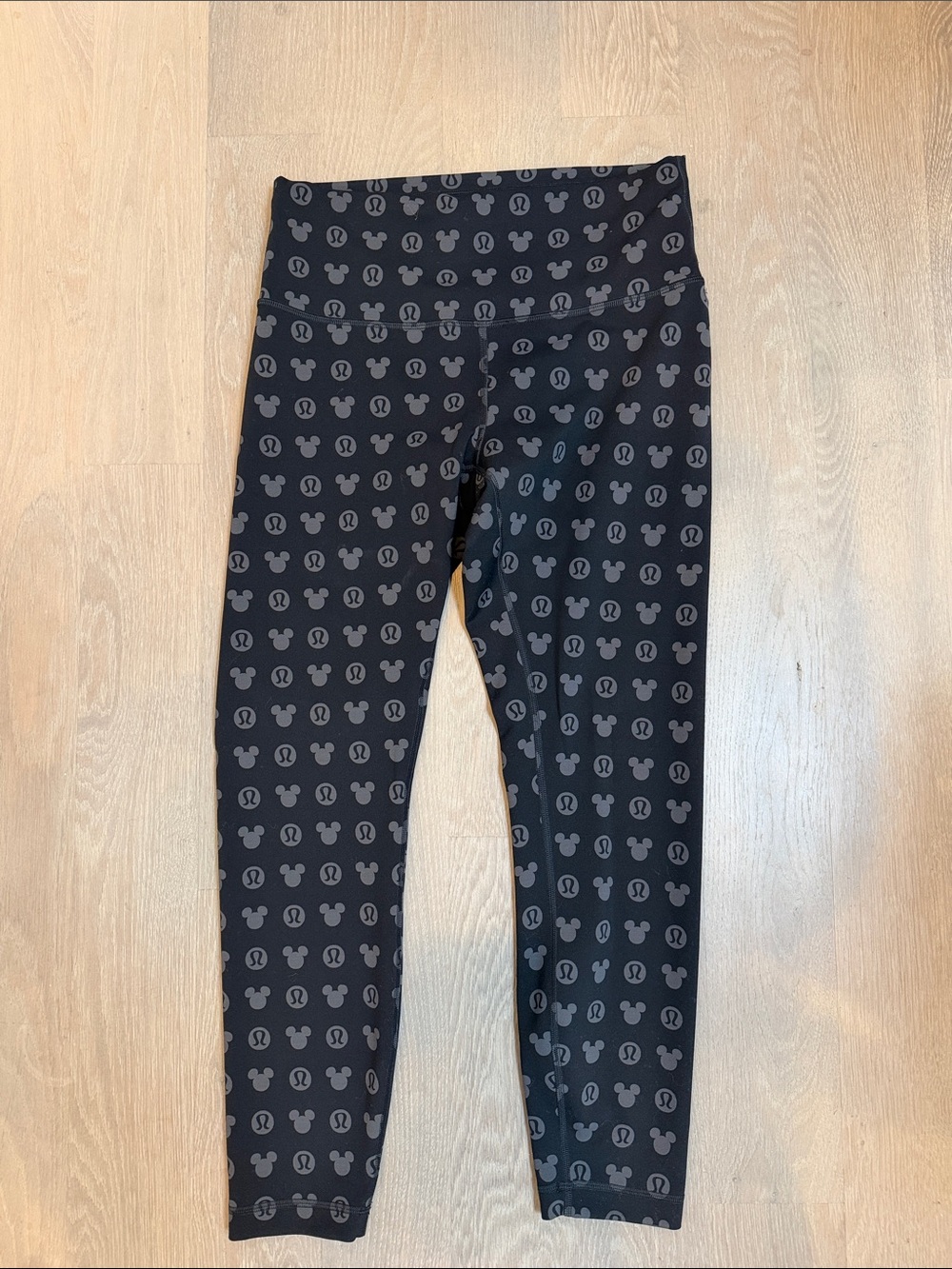 Disney x Lululemon Mickey Mouse Wunder Train TightLeggings , 25”, Sz 10, EUC